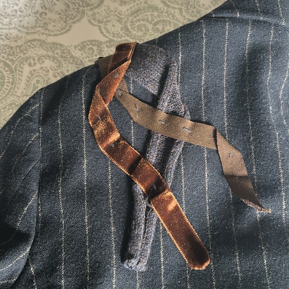 MOSCHINO BLACK BLAZER WITH BURG ANDY BROWN PINSTRIPE VELVET RIBBON BOW TRIM - Picture 7 of 16